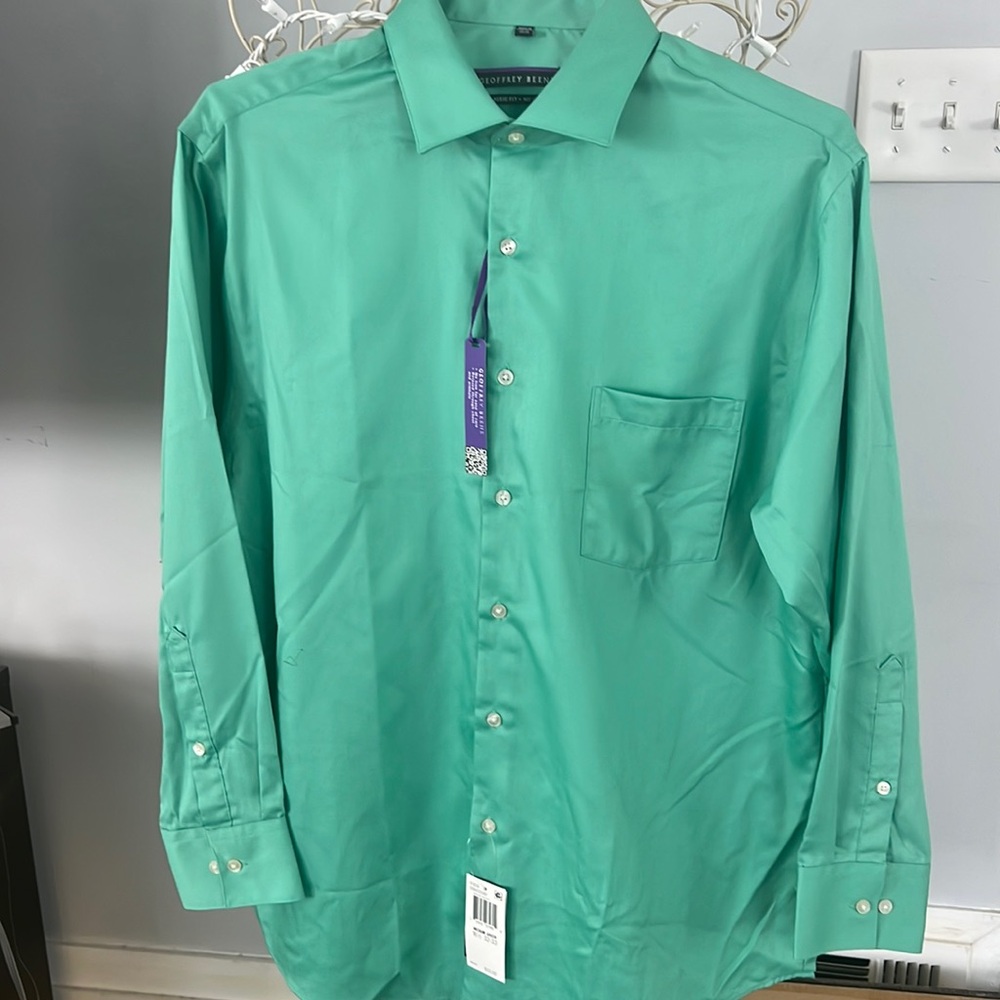 NWT green men’s no iron dress shirt